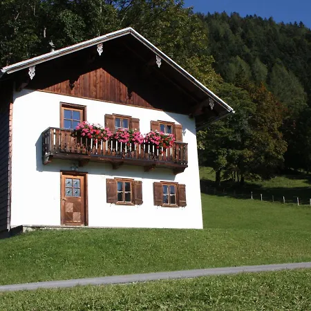 Casa de Férias Cosy Holiday In Salzburg With Garden And Mountain Views